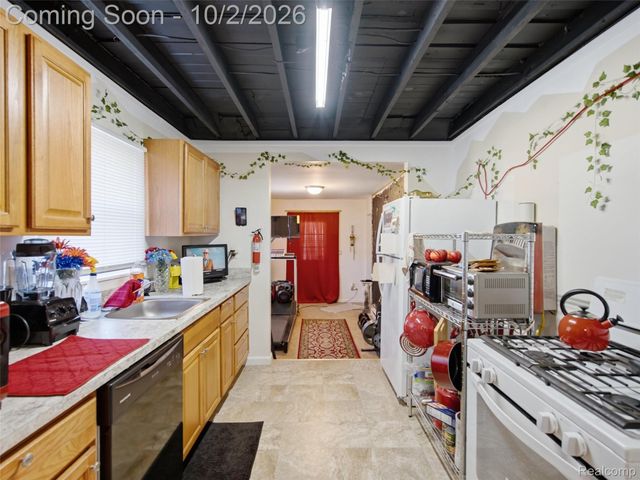 6811 Toepfer Road, Warren, MI 48091