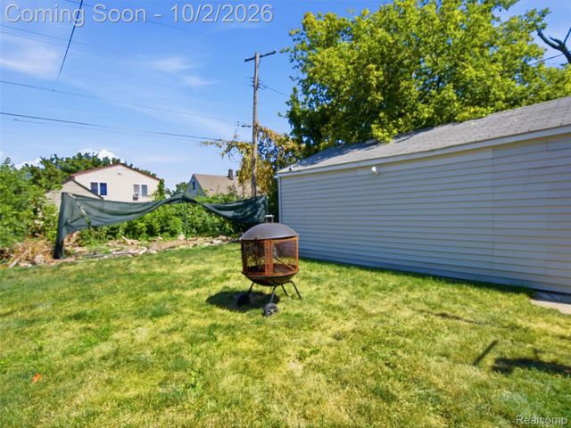 6811 Toepfer Road, Warren, MI 48091