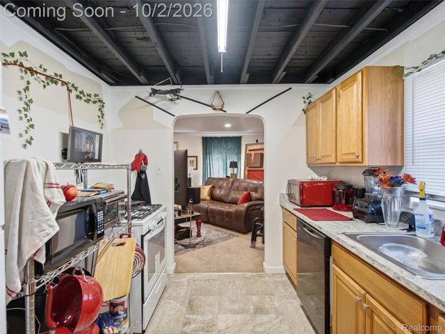 6811 Toepfer Road, Warren, MI 48091