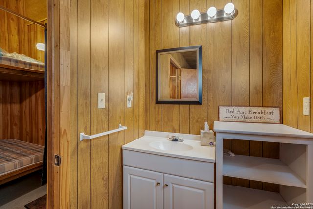 121-B Bartel Rd, Comfort, TX 78013