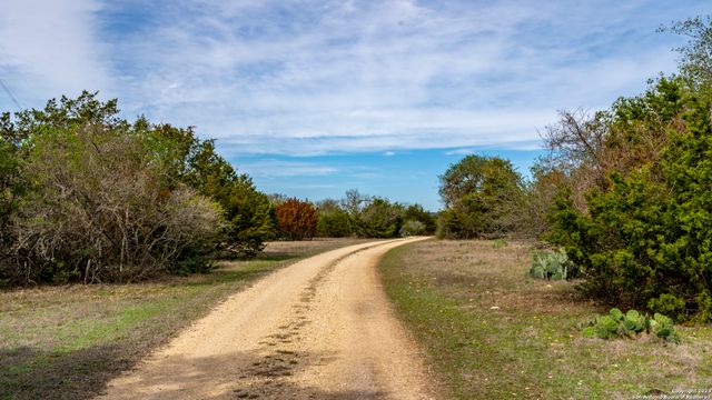 121-B Bartel Rd, Comfort, TX 78013