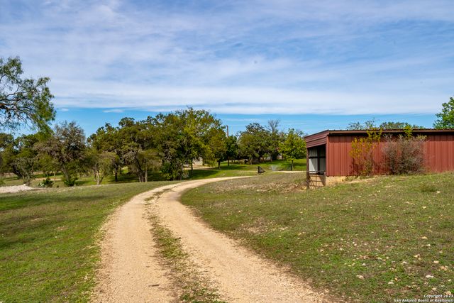 121-B Bartel Rd, Comfort, TX 78013