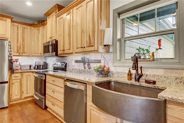 2406 Winterview Ridge, Gainesville, GA 30506