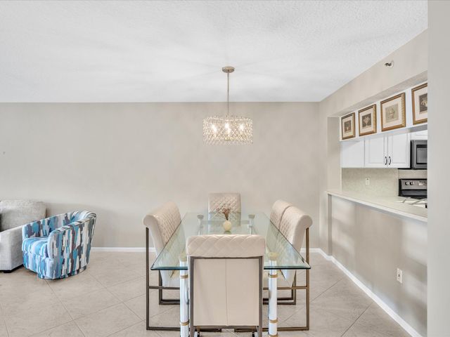 5842 Crystal Shores Drive 201, Boynton Beach, FL 33437