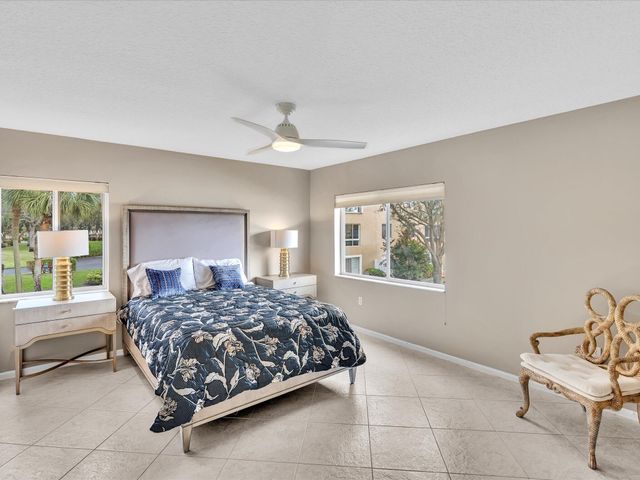 5842 Crystal Shores Drive 201, Boynton Beach, FL 33437