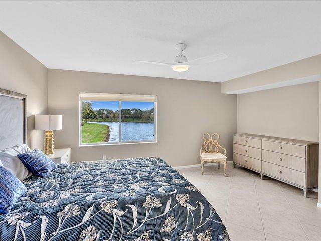 5842 Crystal Shores Drive 201, Boynton Beach, FL 33437