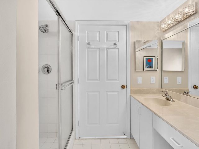 5842 Crystal Shores Drive 201, Boynton Beach, FL 33437