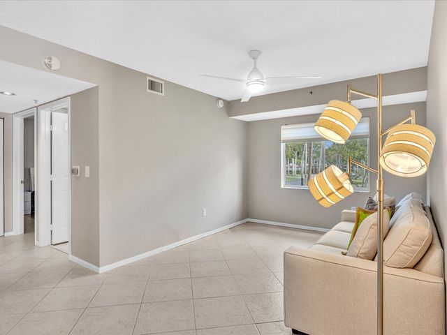 5842 Crystal Shores Drive 201, Boynton Beach, FL 33437