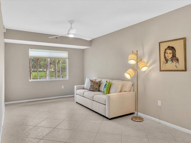 5842 Crystal Shores Drive 201, Boynton Beach, FL 33437