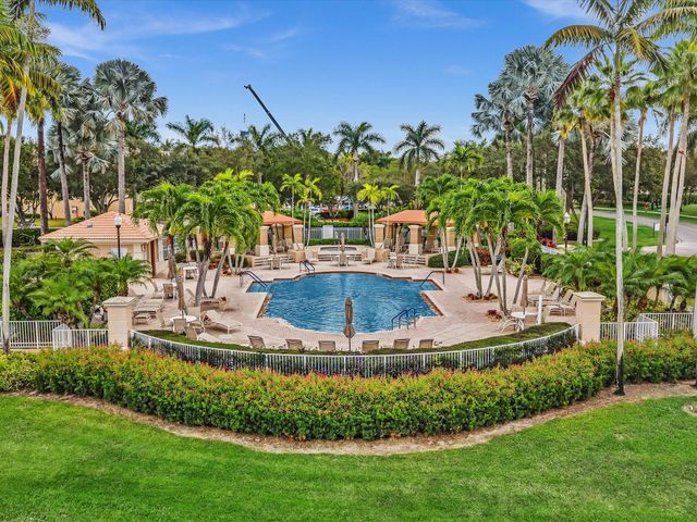 5842 Crystal Shores Drive 201, Boynton Beach, FL 33437