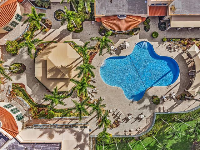 5842 Crystal Shores Drive 201, Boynton Beach, FL 33437