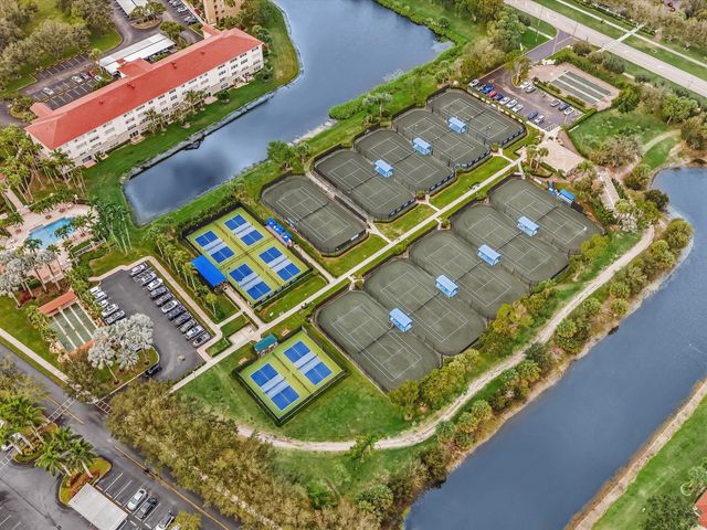 5842 Crystal Shores Drive 201, Boynton Beach, FL 33437