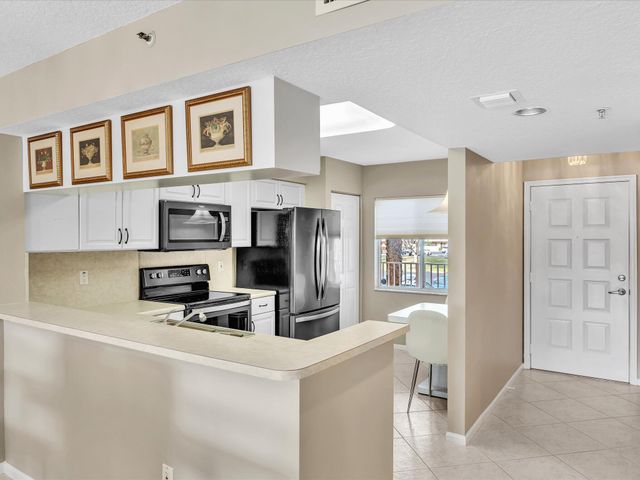 5842 Crystal Shores Drive 201, Boynton Beach, FL 33437