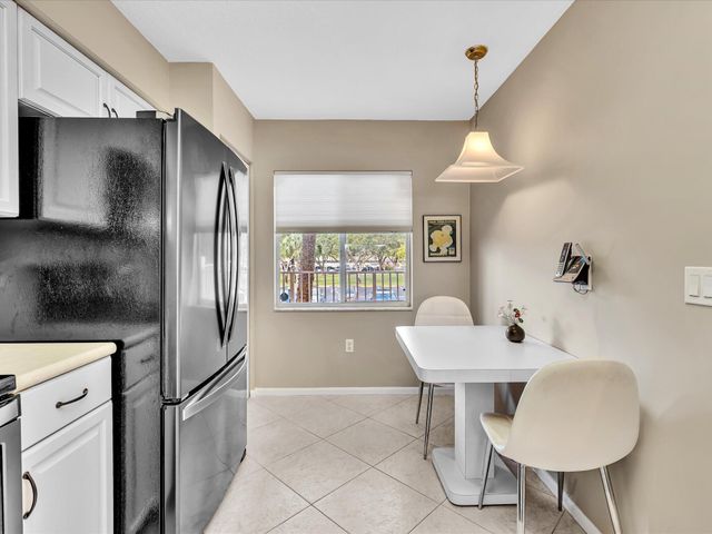 5842 Crystal Shores Drive 201, Boynton Beach, FL 33437