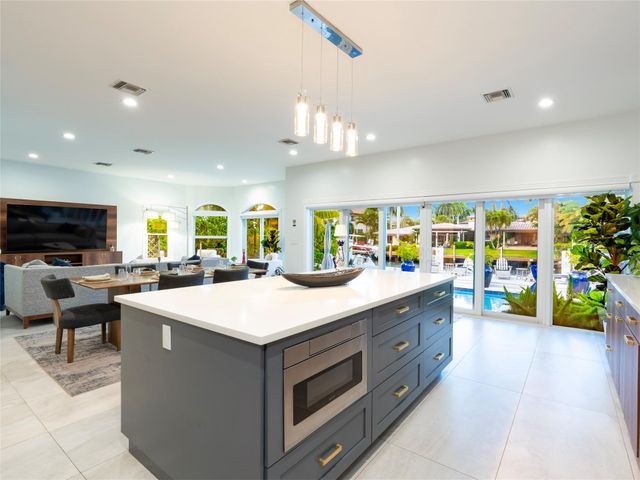 2615 E Las Olas Boulevard, Fort Lauderdale, FL 33301