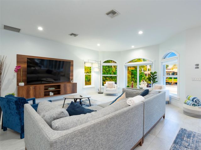 2615 E Las Olas Boulevard, Fort Lauderdale, FL 33301