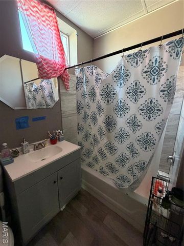 7501 Vermont Avenue, St Louis, MO 63111