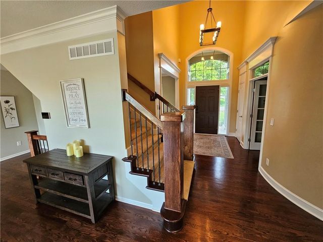 17504 W 84th Street, Lenexa, KS 66219