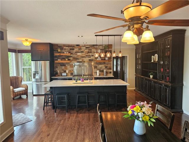 17504 W 84th Street, Lenexa, KS 66219