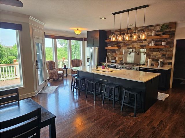 17504 W 84th Street, Lenexa, KS 66219