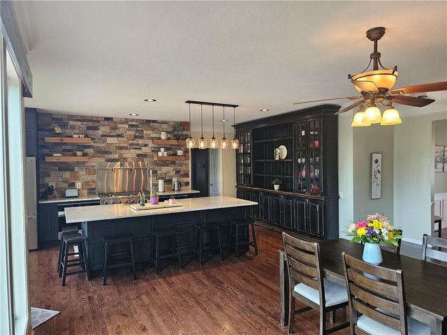 17504 W 84th Street, Lenexa, KS 66219