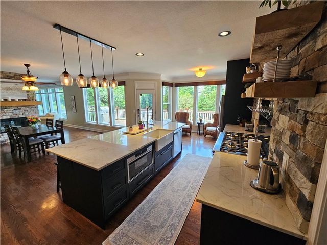 17504 W 84th Street, Lenexa, KS 66219