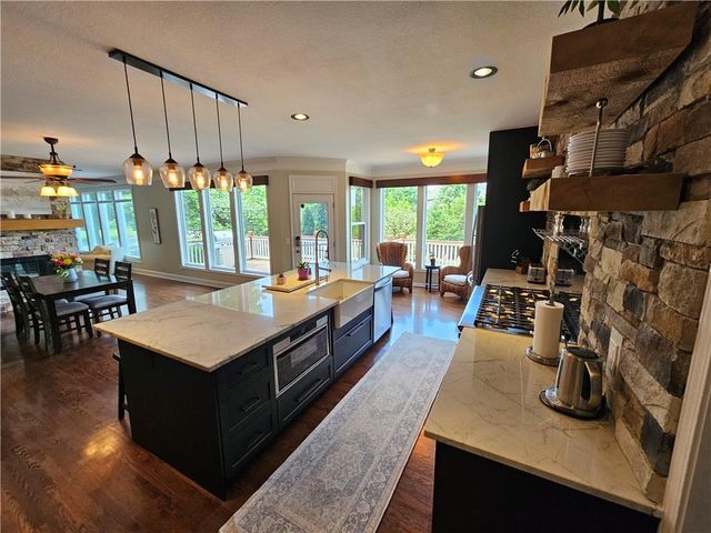 17504 W 84th Street, Lenexa, KS 66219