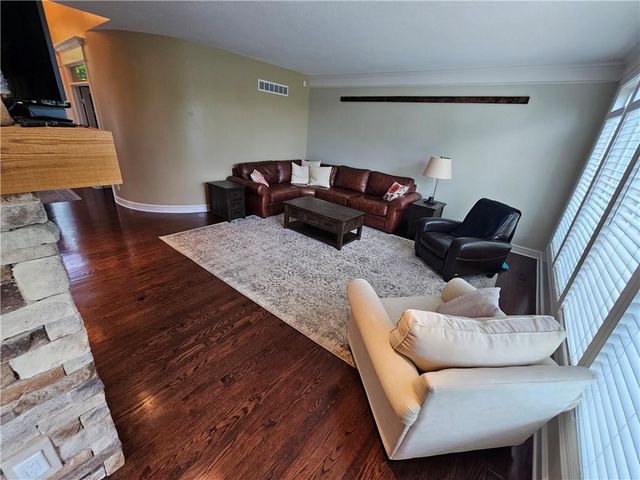 17504 W 84th Street, Lenexa, KS 66219
