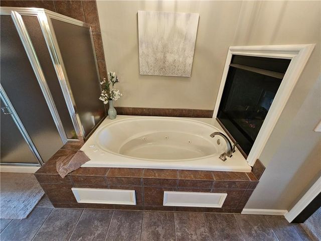 17504 W 84th Street, Lenexa, KS 66219