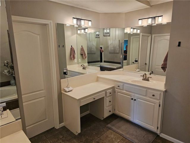 17504 W 84th Street, Lenexa, KS 66219