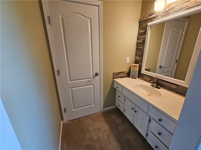 17504 W 84th Street, Lenexa, KS 66219
