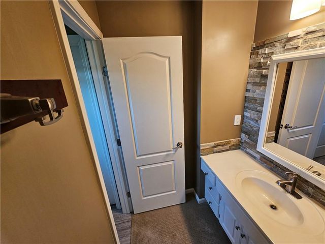 17504 W 84th Street, Lenexa, KS 66219