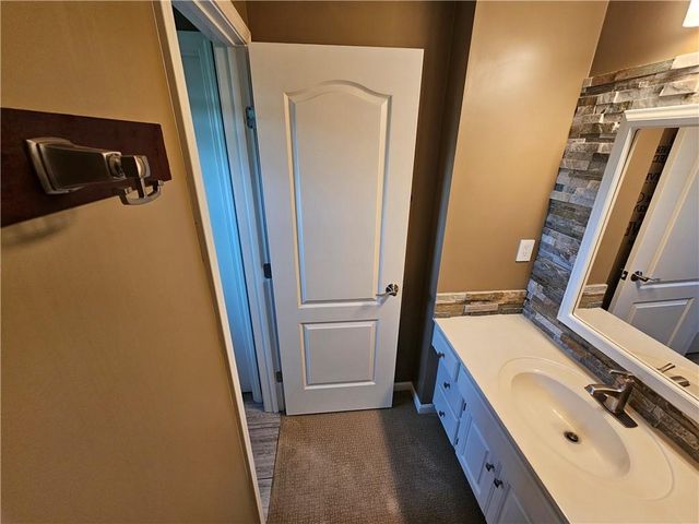 17504 W 84th Street, Lenexa, KS 66219
