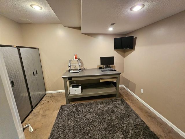 17504 W 84th Street, Lenexa, KS 66219