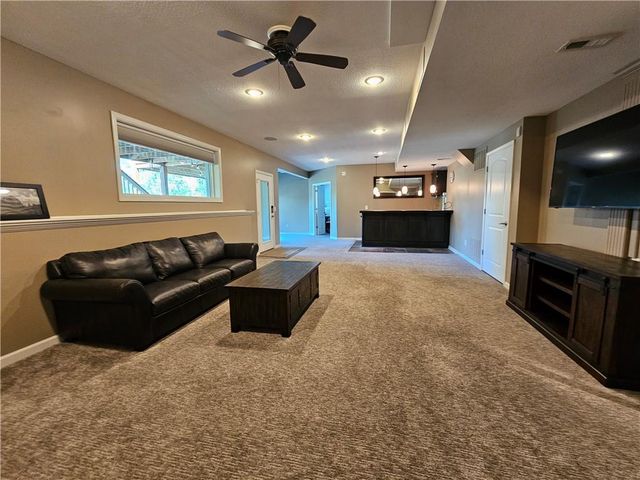 17504 W 84th Street, Lenexa, KS 66219