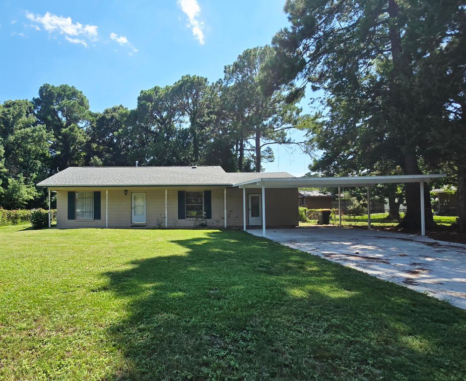 224 SW Rose Marie Lane, Fort Walton Beach, FL 32548