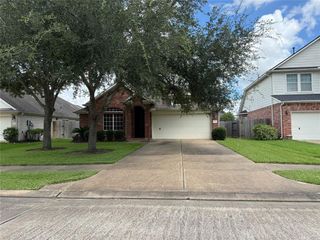 1814 High Falls Lane, Pearland, TX 77581