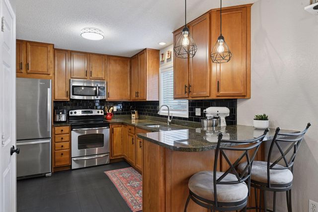 6514 Regency Lane, Eden Prairie, MN 55344