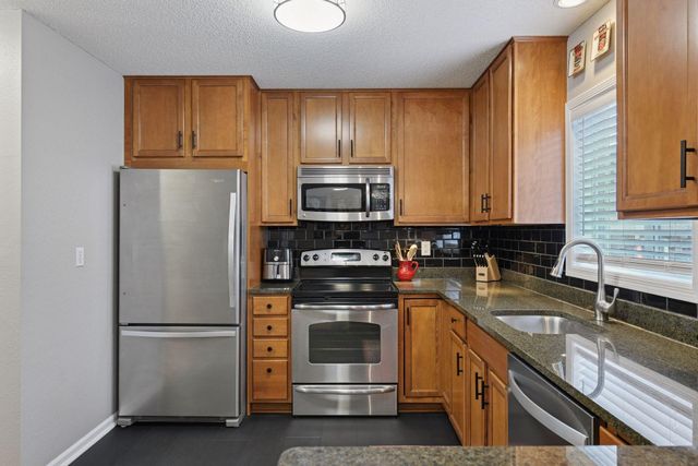 6514 Regency Lane, Eden Prairie, MN 55344