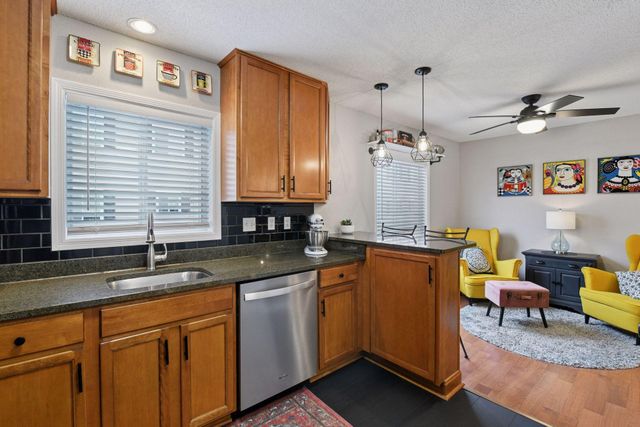 6514 Regency Lane, Eden Prairie, MN 55344