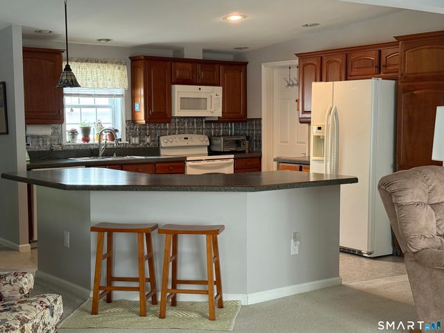 11 Cliff Road, Ledyard, CT 06339