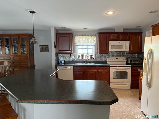 11 Cliff Road, Ledyard, CT 06339