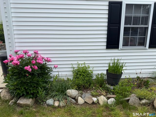 11 Cliff Road, Ledyard, CT 06339