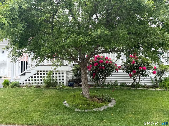 11 Cliff Road, Ledyard, CT 06339