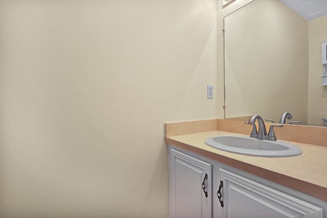 16 Christopher Drive 38, Methuen, MA 01844