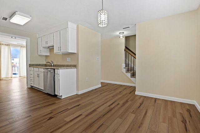 16 Christopher Drive 38, Methuen, MA 01844