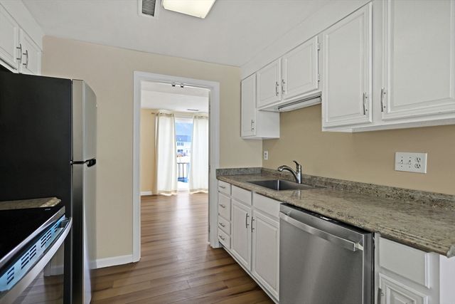 16 Christopher Drive 38, Methuen, MA 01844