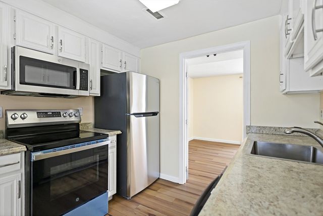 16 Christopher Drive 38, Methuen, MA 01844