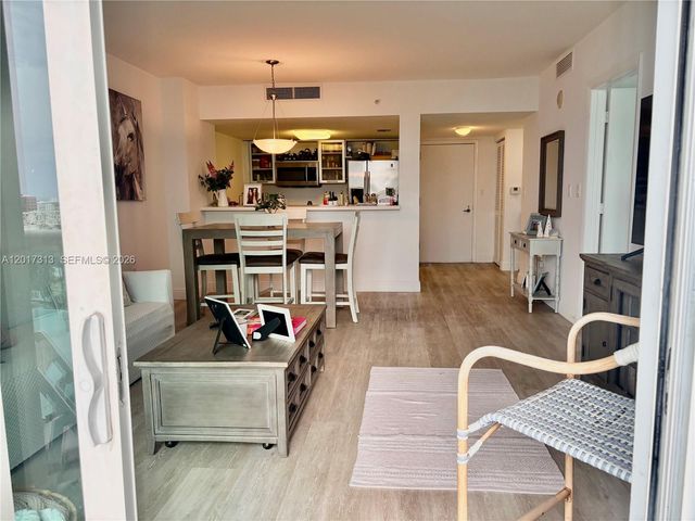 1800 N Bayshore Dr 1704, Miami, FL 33132