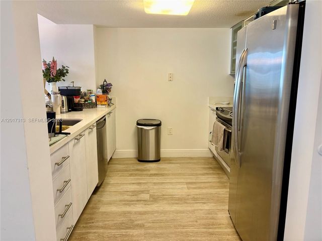 1800 N Bayshore Dr 1704, Miami, FL 33132
